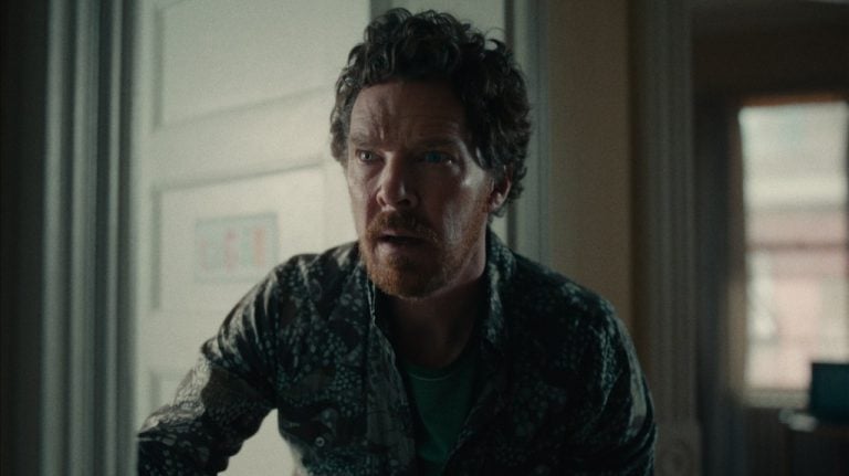 Trailer de Eric: Benedict Cumberbatch lidera minissérie policial da Netflix