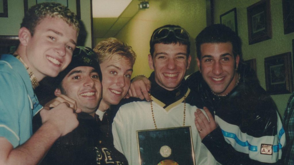 Bastidores do Pop: O Esquema das Boy Bands tem uma chocante história real em novo documentário na Netflix