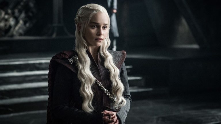 Emilia Clarke irá protagonizar PONIES, nova série de espionagem do Peacock